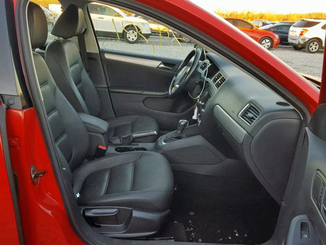 3VWLL7AJ8BM133798 - 2011 VOLKSWAGEN JETTA TDI RED photo 5