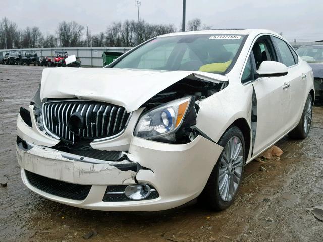 1G4PS5SK9D4117218 - 2013 BUICK VERANO WHITE photo 2