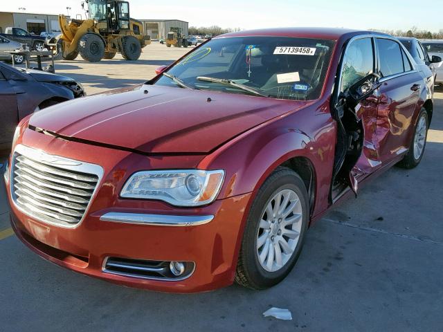 2C3CCAAG5DH658621 - 2013 CHRYSLER 300 RED photo 2