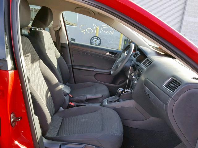 3VW2K7AJ4EM235053 - 2014 VOLKSWAGEN JETTA BASE RED photo 5