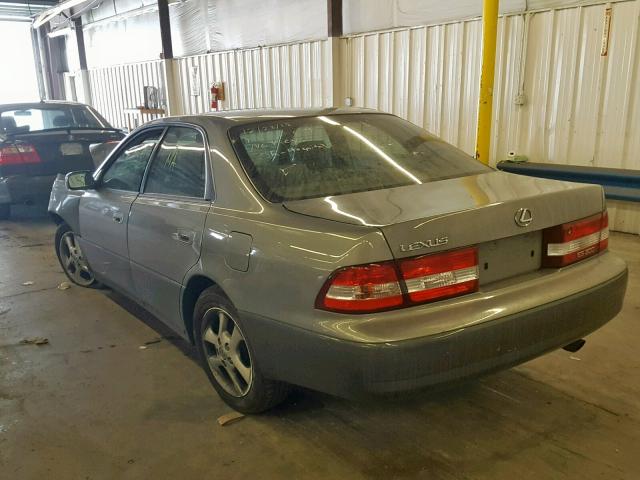 JT8BF28GX10332614 - 2001 LEXUS ES 300 SILVER photo 3