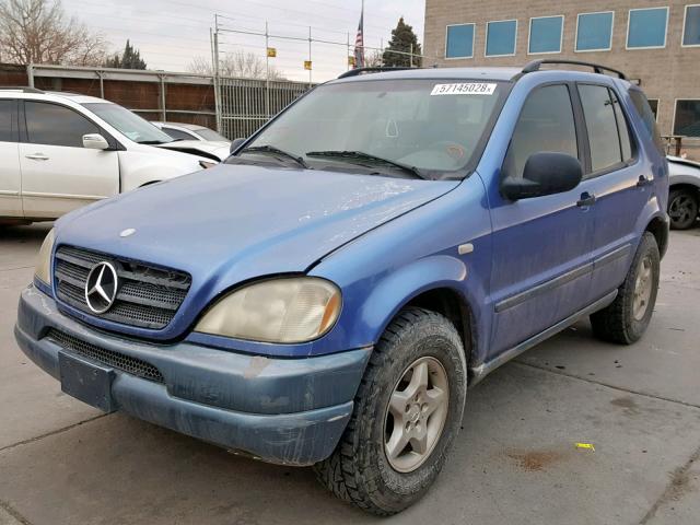 4JGAB54E0WA005862 - 1998 MERCEDES-BENZ ML 320 BLUE photo 2