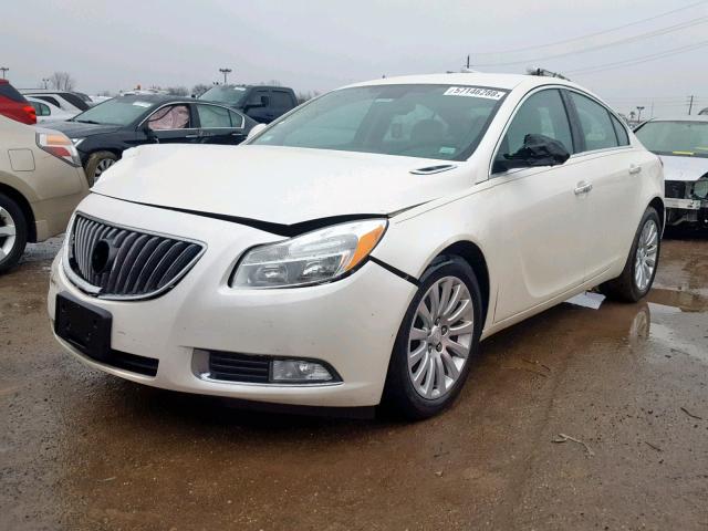 2G4GS5EV7C9212930 - 2012 BUICK REGAL PREM WHITE photo 2