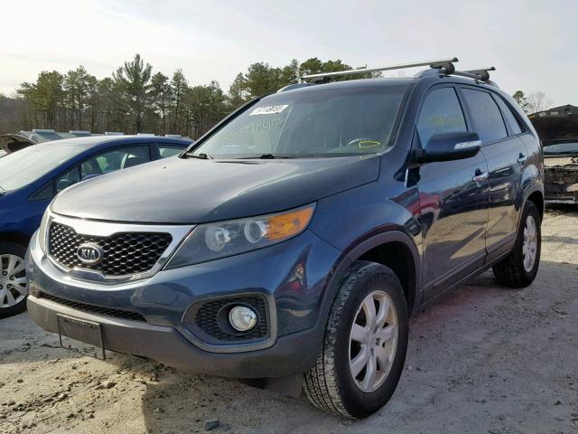 5XYKT4A11BG138383 - 2011 KIA SORENTO BA BLUE photo 2