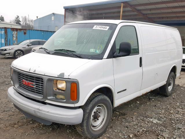 1GTHG35RX21109912 - 2002 GMC SAVANA G35 WHITE photo 2