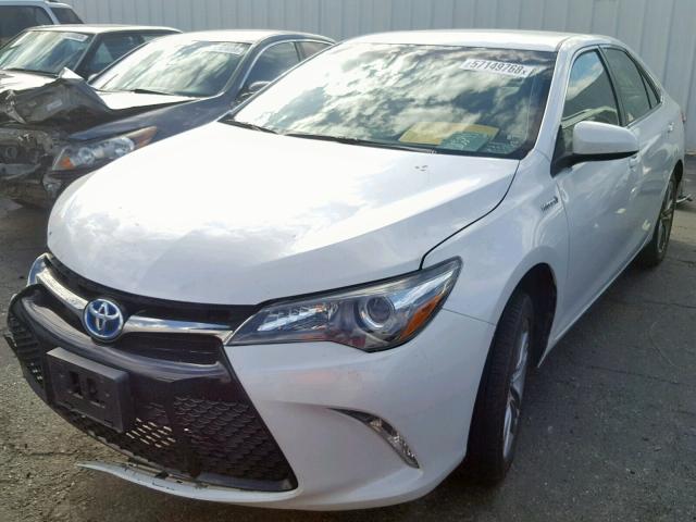 4T1BD1FK8FU172771 - 2015 TOYOTA CAMRY HYBR WHITE photo 2