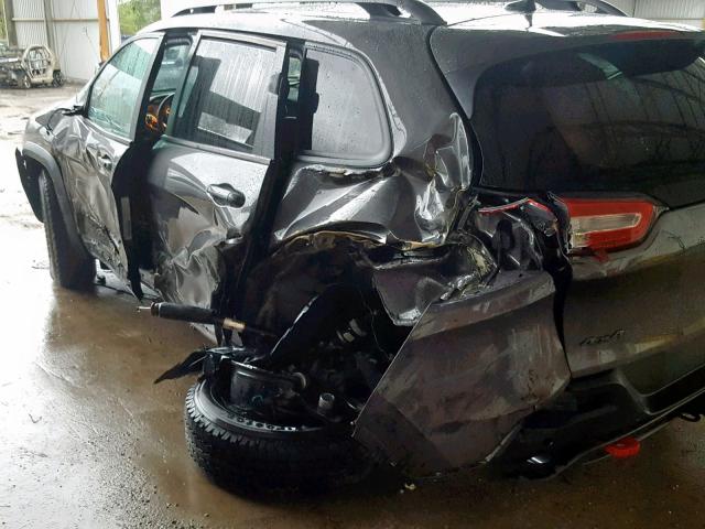 1C4PJMBX0JD600413 - 2018 JEEP CHEROKEE T GRAY photo 9