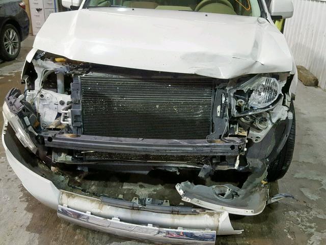 1FMCU0EG3BKA74118 - 2011 FORD ESCAPE LIM WHITE photo 9