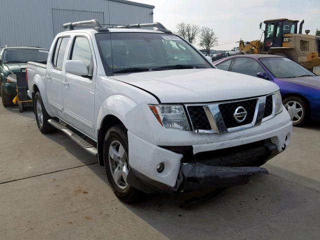 1N6AD07U45C422650 - 2005 NISSAN FRONTIER C WHITE photo 1