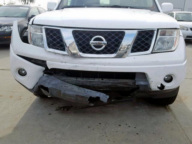 1N6AD07U45C422650 - 2005 NISSAN FRONTIER C WHITE photo 9