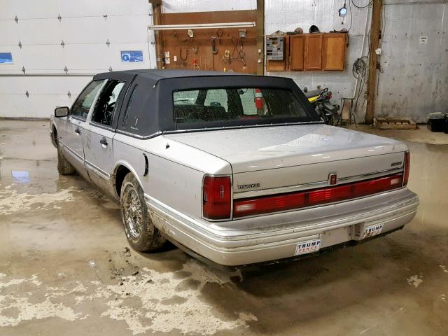 1LNLM82W6NY756244 - 1992 LINCOLN TOWN CAR S SILVER photo 3