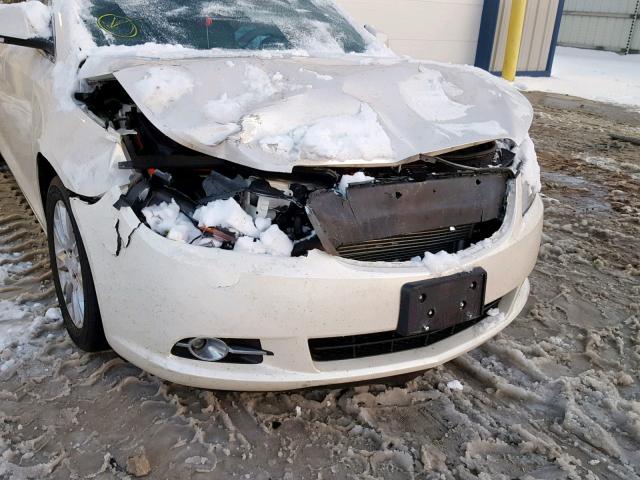 1G4GC5ER9CF293288 - 2012 BUICK LACROSSE WHITE photo 9