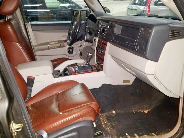 1J8HG58N46C138877 - 2006 JEEP COMMANDER GRAY photo 5