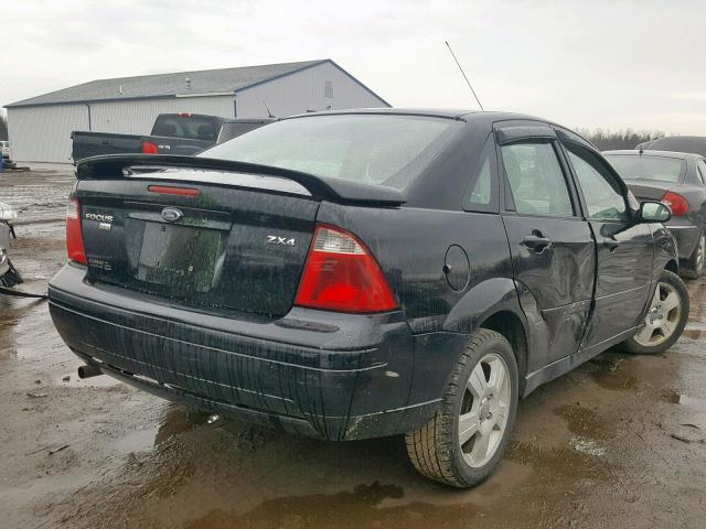 1FAFP34N35W283677 - 2005 FORD FOCUS ZX4 BLACK photo 4