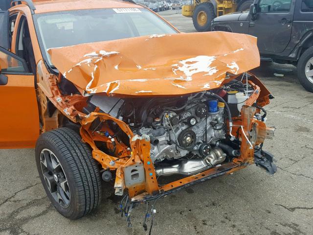 JF2GTADC8J8275748 - 2018 SUBARU CROSSTREK ORANGE photo 9