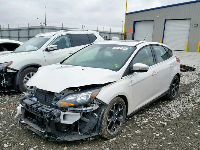 1FAHP3N22CL267434 - 2012 FORD FOCUS TITA WHITE photo 2