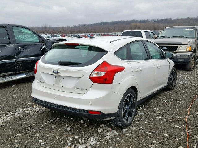 1FAHP3N22CL267434 - 2012 FORD FOCUS TITA WHITE photo 4