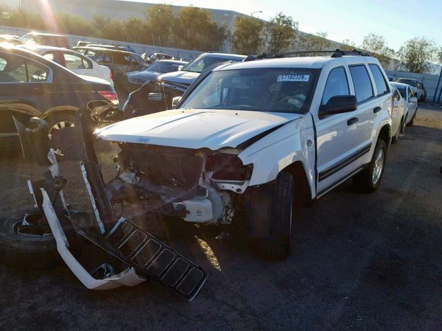 1J4GR48K26C201076 - 2006 JEEP GRAND CHER WHITE photo 2