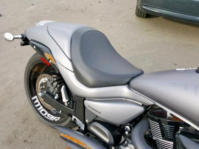 JS1VY53A0H2100707 - 2017 SUZUKI VZR1800 GRAY photo 6