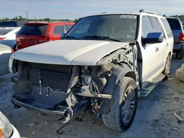 5LMFU27527LJ20654 - 2007 LINCOLN NAVIGATOR WHITE photo 2