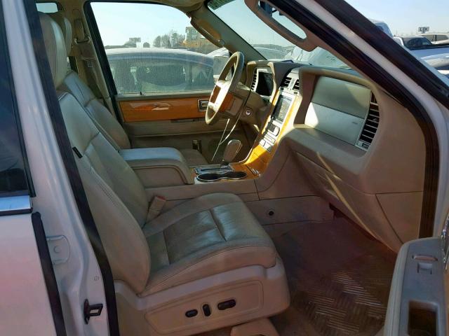 5LMFU27527LJ20654 - 2007 LINCOLN NAVIGATOR WHITE photo 5