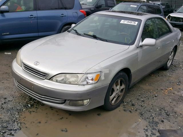 JT8BF28G510325375 - 2001 LEXUS ES 300 SILVER photo 2