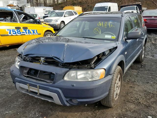 YV1SZ592651192004 - 2005 VOLVO XC70 BLUE photo 2