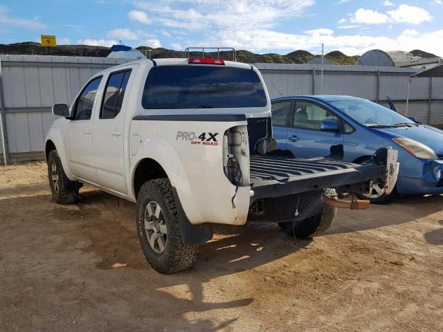 1N6AD07W09C414620 - 2009 NISSAN FRONTIER C WHITE photo 3