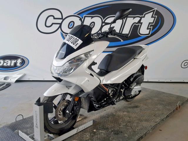 RLHKF1808FY002445 - 2015 HONDA PCX 150 WHITE photo 2