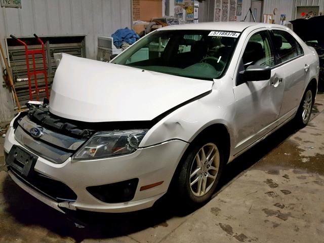 3FAHP0GAXBR114299 - 2011 FORD FUSION S WHITE photo 2