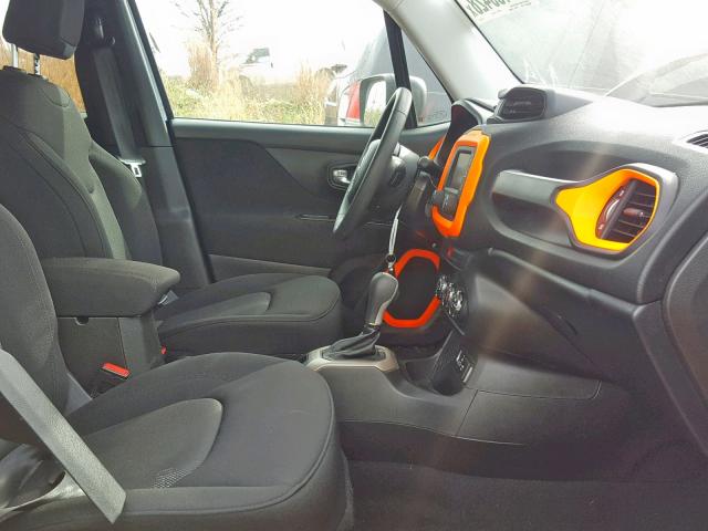 ZACCJAAB7HPE70242 - 2017 JEEP RENEGADE S Bənövşəyi foto 5