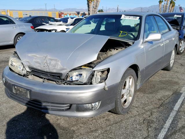 JT8BF28G010328233 - 2001 LEXUS ES 300 SILVER photo 2