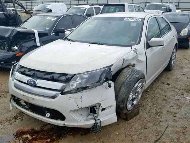 3FAHP0HG0AR196318 - 2010 FORD FUSION SE WHITE photo 2