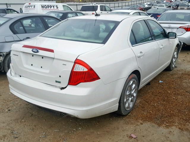 3FAHP0HG0AR196318 - 2010 FORD FUSION SE WHITE photo 4