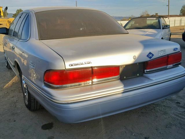 2FALP7196VX162874 - 1997 FORD CROWN VICT SILVER photo 3