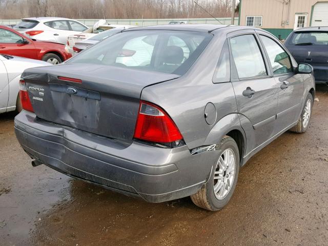 1FAFP34N57W250974 - 2007 FORD FOCUS ZX4 GRAY photo 4