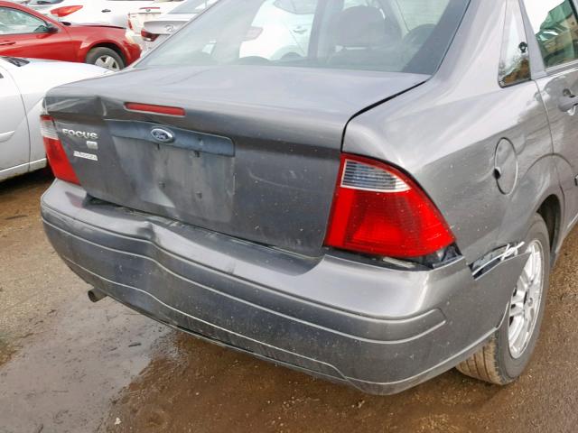 1FAFP34N57W250974 - 2007 FORD FOCUS ZX4 GRAY photo 9