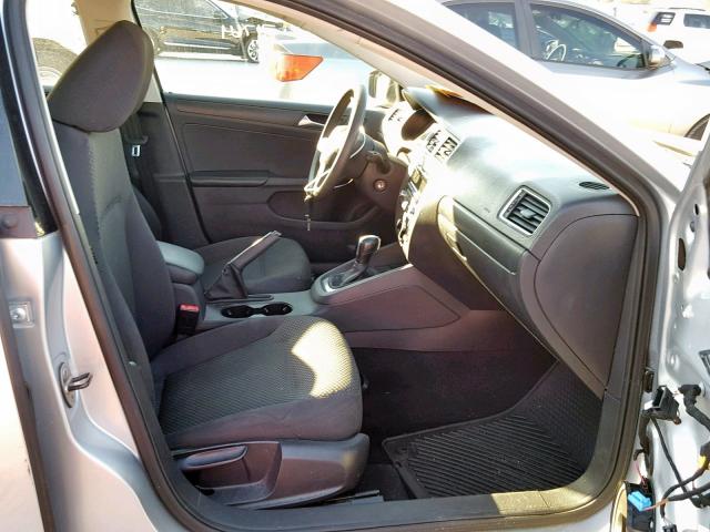 3VW2K7AJ8EM335608 - 2014 VOLKSWAGEN JETTA BASE Արծաթագույն լուսանկար 5