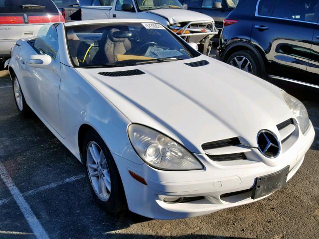 WDBWK54F67F133724 - 2007 MERCEDES-BENZ SLK 280 WHITE photo 1