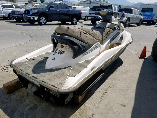 ZZN33307B404 - 2004 BOMBARDIER SEADOO WHITE photo 4