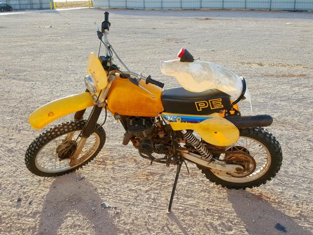 JS1PG11A8B2100663 - 1981 SUZUKI PE175 YELLOW photo 9