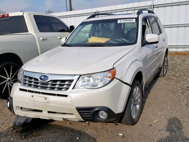 JF2SHAFC8DH439741 - 2013 SUBARU FORESTER L WHITE photo 2