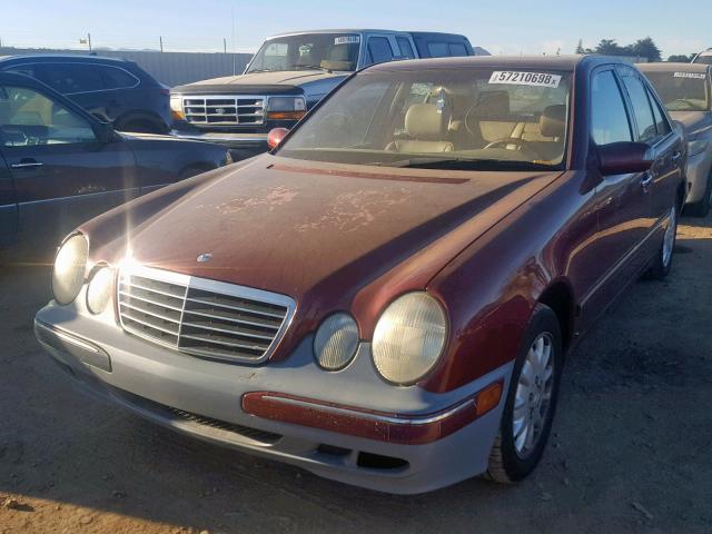 WDBJF65J3YB008034 - 2000 MERCEDES-BENZ E 320 RED photo 2