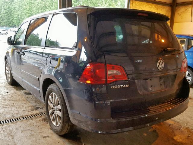 2C4RVABG5CR294126 - 2012 VOLKSWAGEN ROUTAN SE BLACK photo 3