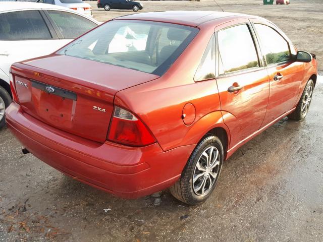 1FAFP34N05W149001 - 2005 FORD FOCUS ZX4 RED photo 4