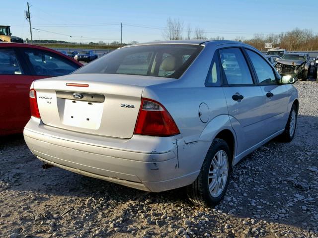 1FAHP34NX6W112869 - 2006 FORD FOCUS ZX4 SILVER photo 4