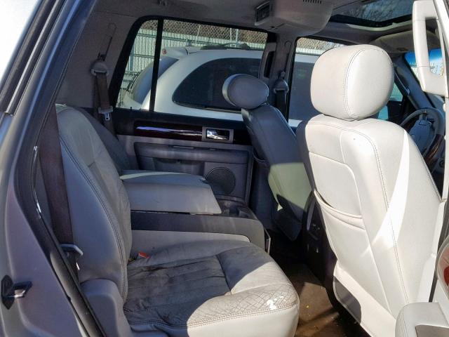 5LMFU27R64LJ41201 - 2004 LINCOLN NAVIGATOR 银色 照片 5