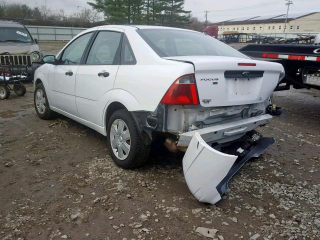 1FAHP34N77W108862 - 2007 FORD FOCUS ZX4 WHITE photo 3