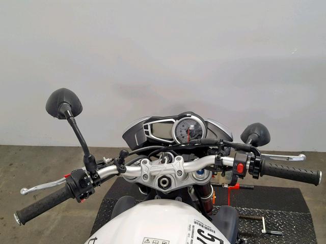SMTD02NE5CT513556 - 2012 TRIUMPH MOTORCYCLE STREET TRI WHITE photo 8