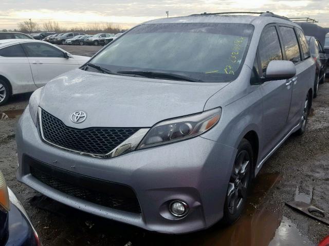 5TDXZ3DC9HS829832 - 2017 TOYOTA SIENNA SE SILVER photo 2